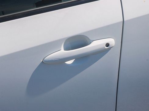 Used 2025 Toyota Corolla SE w/ Convenience Package image 9