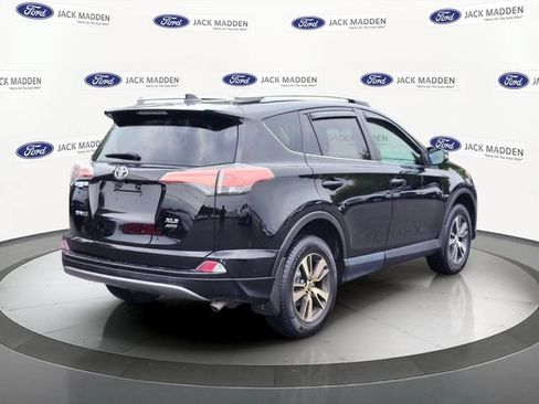 Used 2018 Toyota RAV4 XLE AWD/4WD image 5