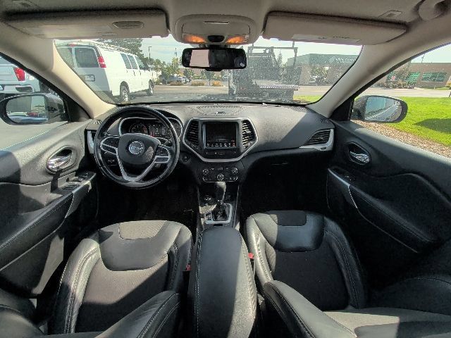 Used 2018 Jeep Cherokee Latitude Plus w/ Comfort/Convenience Group AWD/4WD image 25