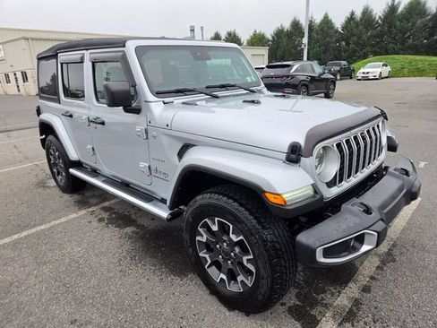 Used 2024 Jeep Wrangler Unlimited Sahara w/ Technology Group AWD/4WD image 19