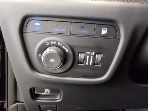 Used 2023 Jeep Grand Cherokee Summit AWD/4WD image 32