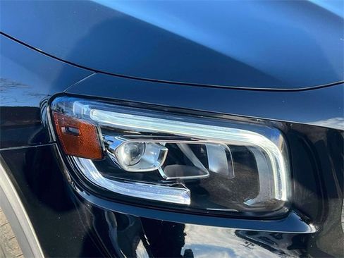Used 2022 Mercedes-Benz GLB 250 GLB 250 w/ AMG Line image 9