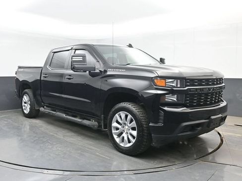 Used 2020 Chevrolet Silverado 1500 Custom w/ Custom Value Package AWD/4WD image 2
