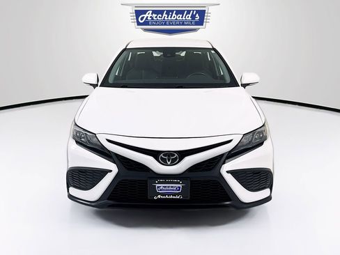 Used 2024 Toyota Camry SE FWD image 2