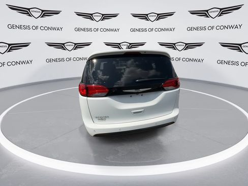 Used 2025 Chrysler Voyager LX FWD image 7