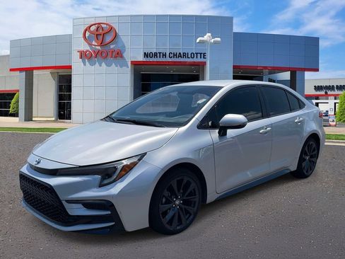 Used 2024 Toyota Corolla SE FWD image 4