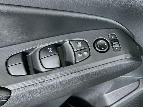 Used 2025 Nissan Altima 2.5 SV FWD image 15