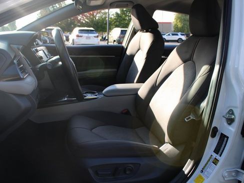 Used 2019 Toyota Camry LE image 15