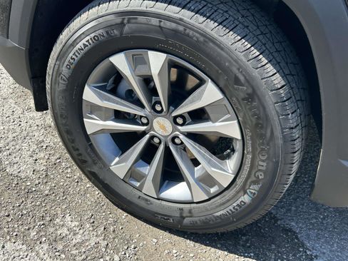 Used 2026 Chevrolet Equinox LT image 9