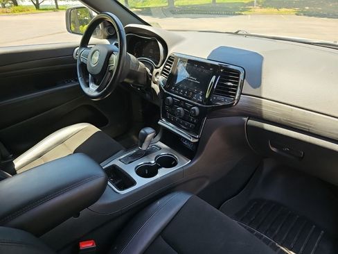 Used 2021 Jeep Grand Cherokee Laredo X AWD/4WD image 13