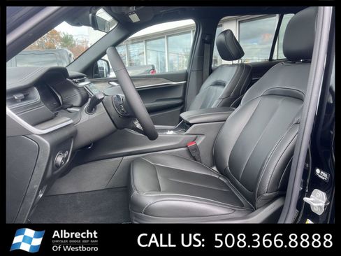 New 2025 Jeep Grand Cherokee Limited image 10