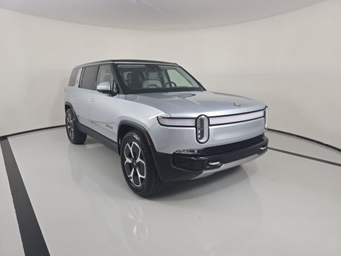 Used 2024 Rivian R1S Adventure AWD/4WD image 7
