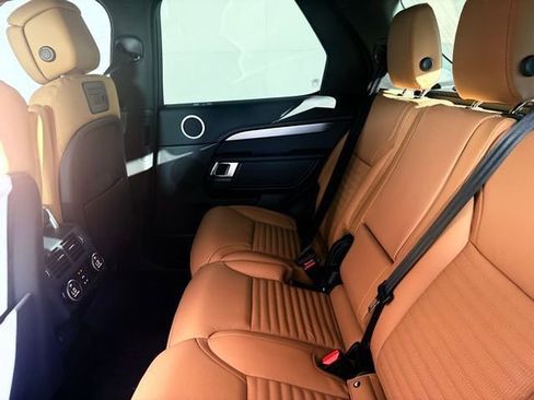 Certified 2025 Land Rover Discovery Dynamic SE AWD/4WD image 26