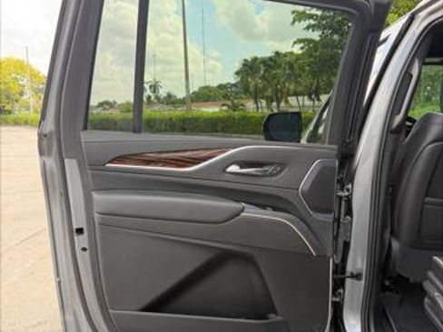Used 2021 Cadillac Escalade ESV Premium Luxury w/ Driver Assist Tech Package AWD/4WD image 26