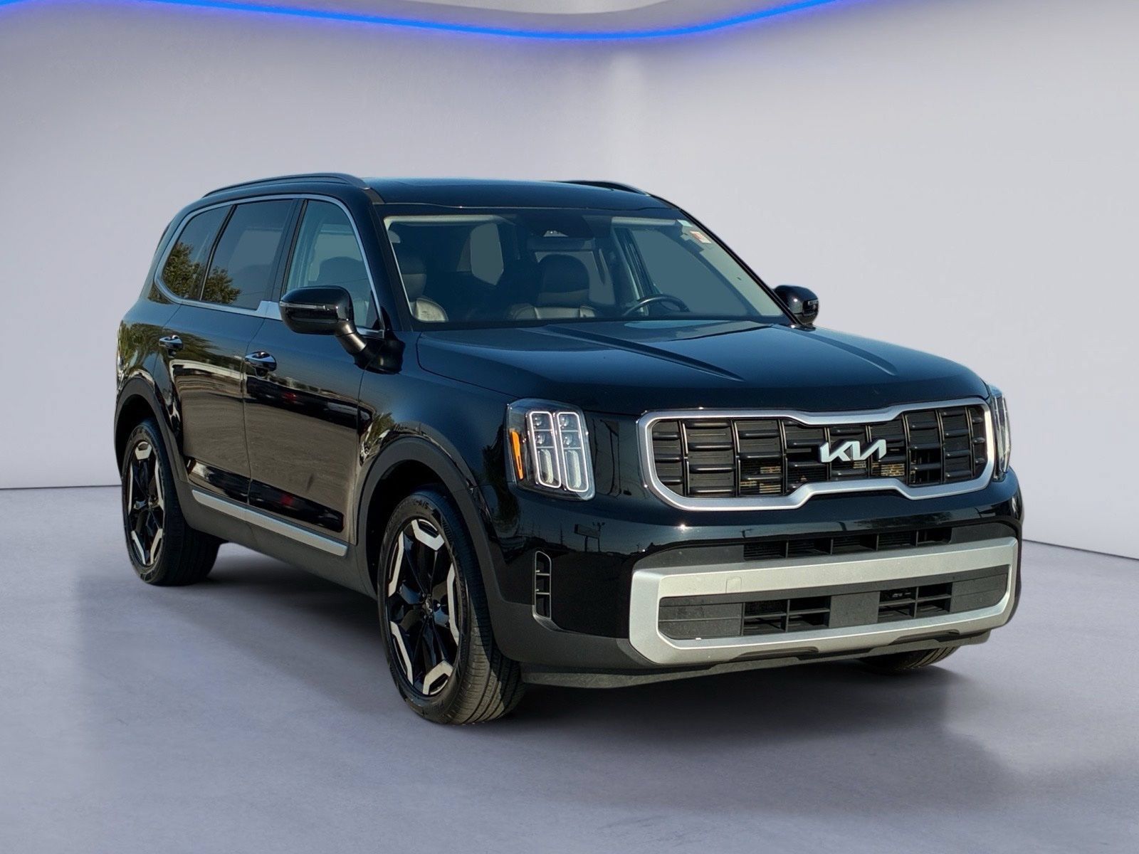 Used 2025 Kia Telluride S FWD image 5