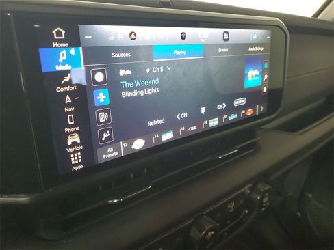 Used 2025 Jeep Wrangler Unlimited Rubicon image 18