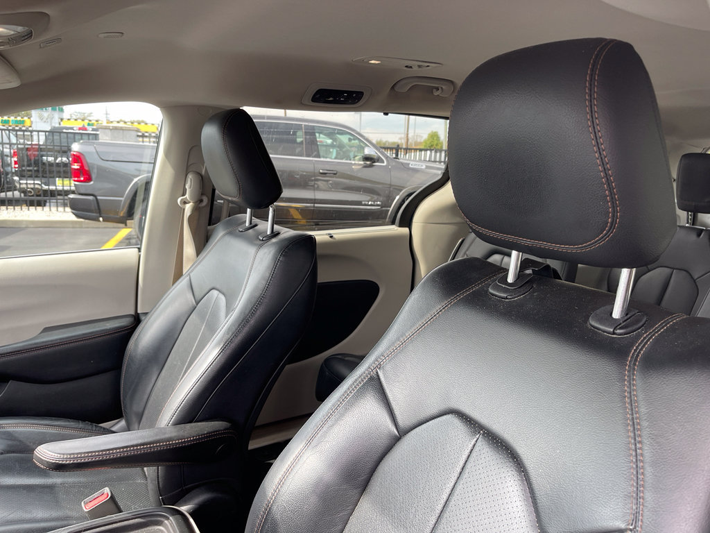 Used 2019 Chrysler Pacifica Touring-L FWD image 8