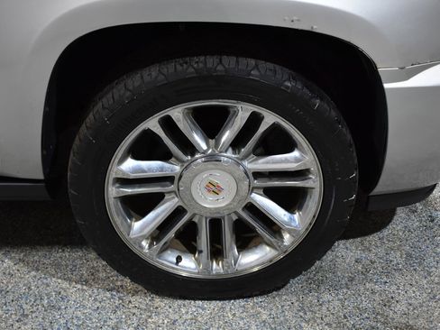 Used 2011 Cadillac Escalade ESV Premium image 18