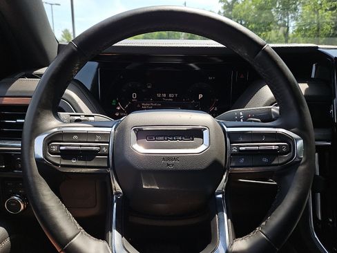 Used 2025 GMC Yukon XL Denali AWD/4WD image 18