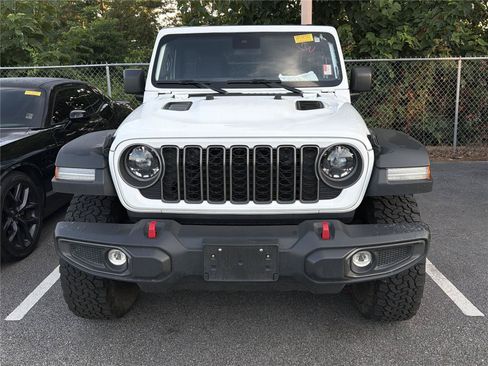 Used 2025 Jeep Wrangler Unlimited Rubicon AWD/4WD image 2