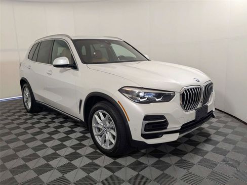 Used 2023 BMW X5 xDrive40i w/ Parking Assistance Package AWD/4WD image 3