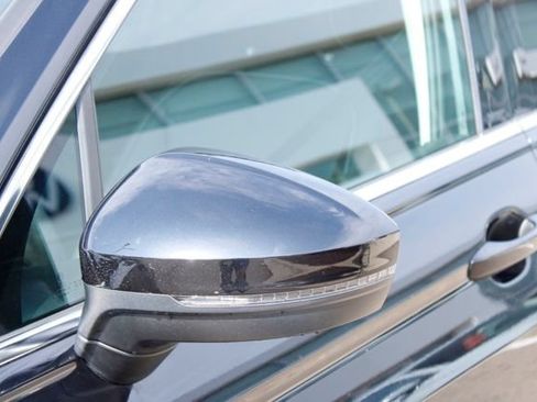 Used 2024 Volkswagen Tiguan SE w/ Panoramic Sunroof Package AWD/4WD image 13