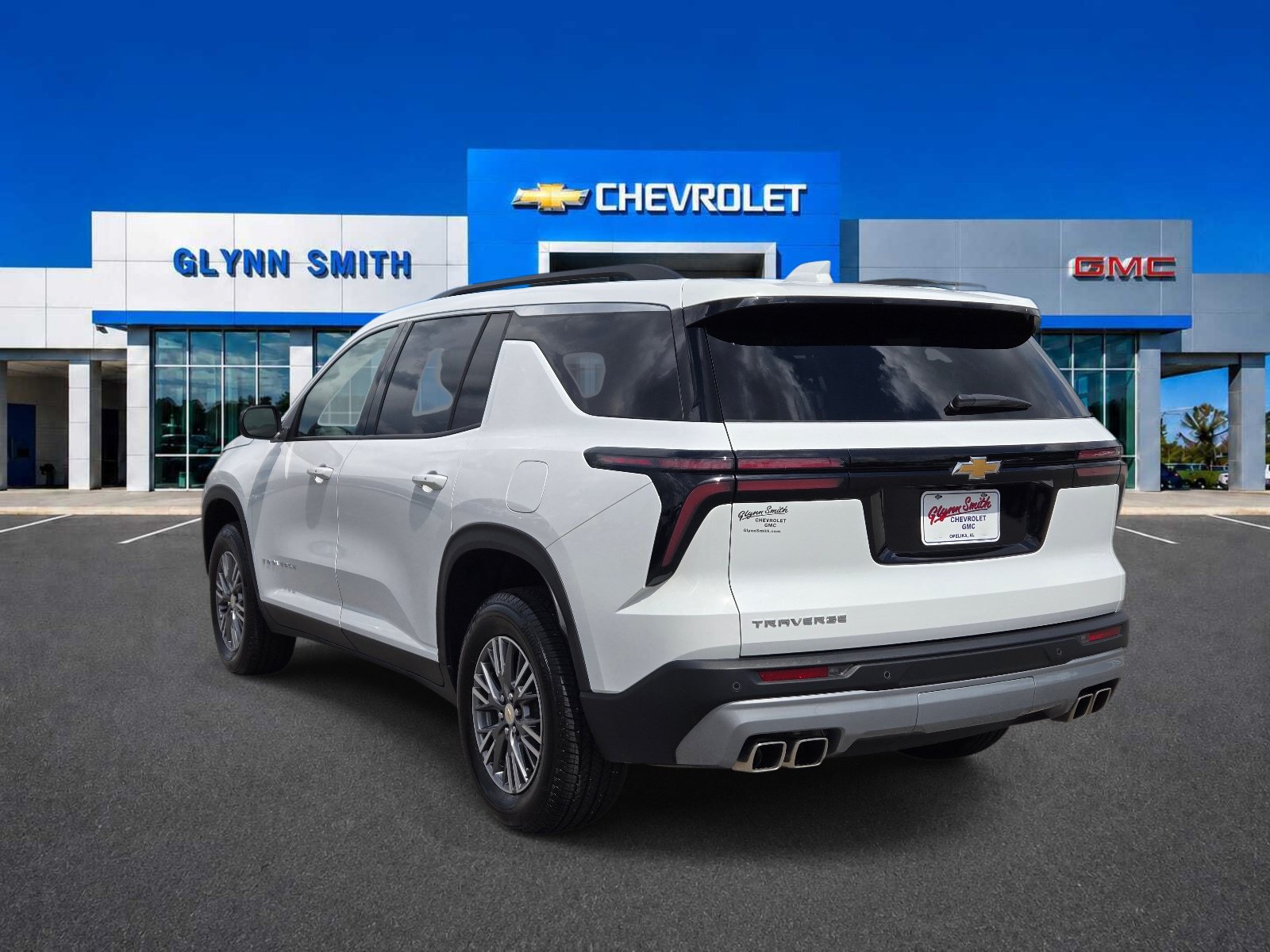 Used 2026 Chevrolet Traverse LT FWD image 11
