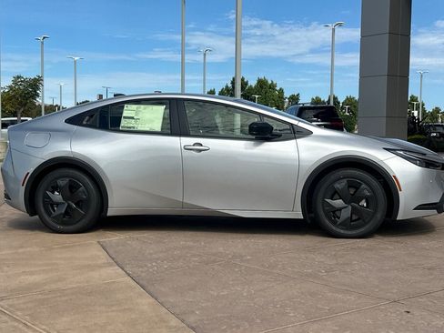 New 2027 Toyota Prius Plug-In Hybrid FWD image 3