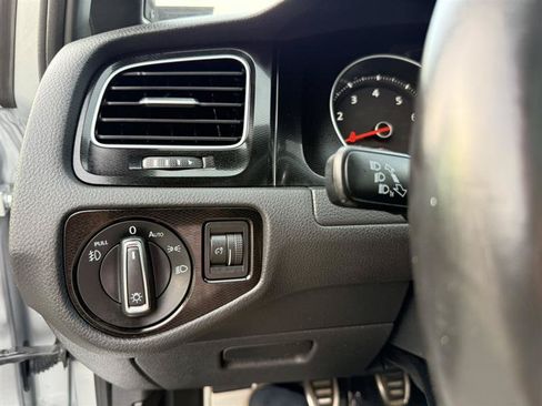 Used 2017 Volkswagen GTI SE FWD image 31