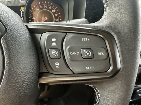 Used 2025 Jeep Gladiator Sport image 13