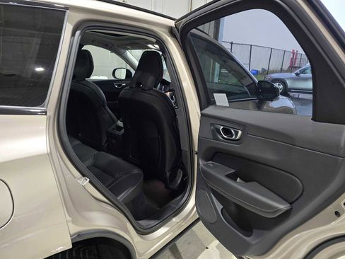 Used 2023 Volvo XC60 T8 Ultimate image 13