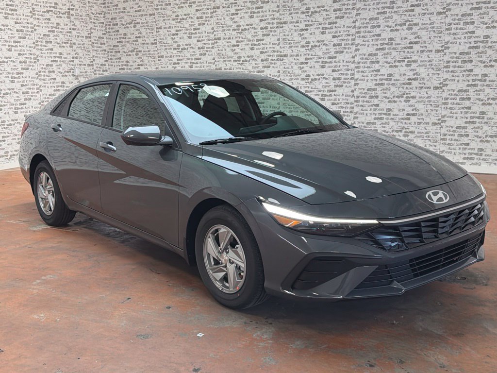New 2026 Hyundai Elantra SE FWD image 1