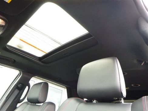 Used 2024 Dodge Durango GT image 17