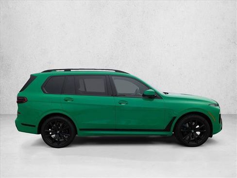 Used 2025 BMW X7 xDrive40i w/ M Sport Package AWD/4WD image 4