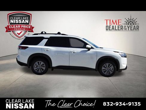 Certified 2024 Nissan Pathfinder SV w/ SV Premium Package FWD image 8