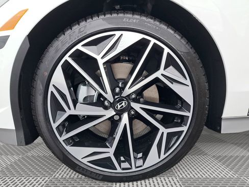 New 2025 Hyundai Ioniq 6 SEL image 10