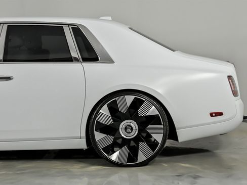 Used 2018 Rolls-Royce Phantom Sedan image 9