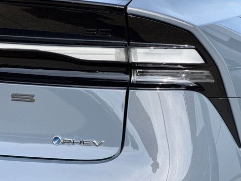 New 2026 Toyota Prius Plug-In Hybrid FWD image 12