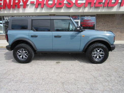 Used 2023 Ford Bronco Badlands image 9