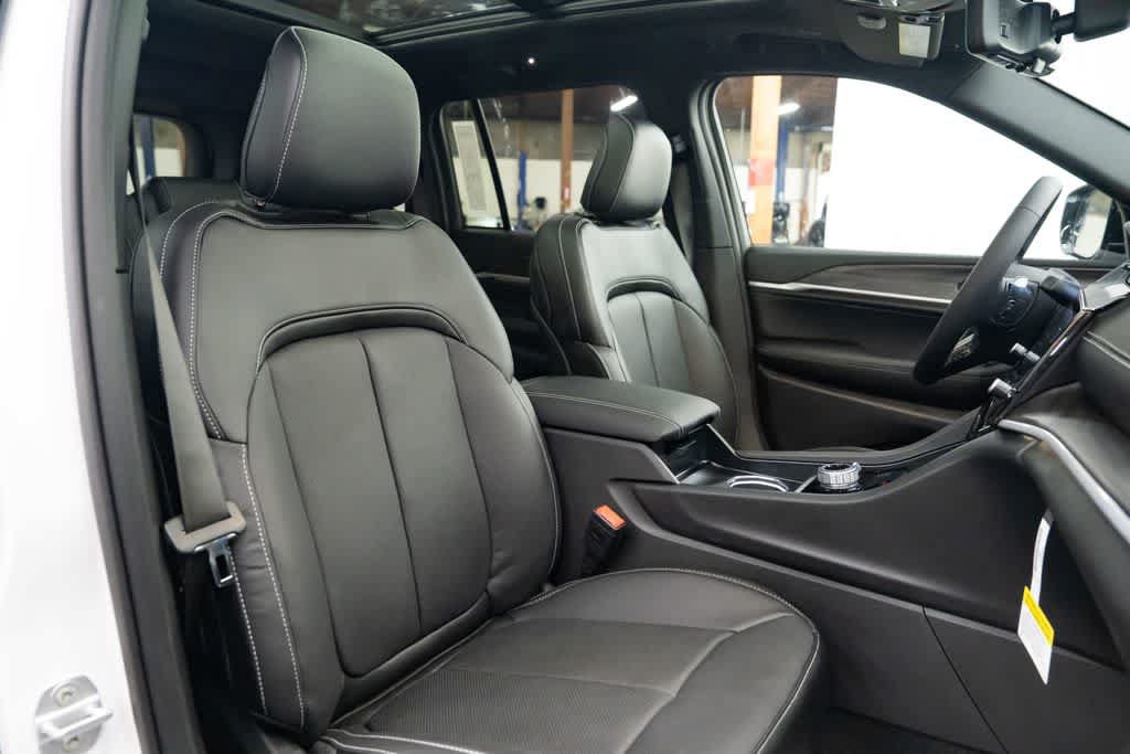 New 2026 Jeep Grand Cherokee Limited AWD/4WD image 30