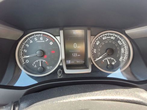 Used 2019 Toyota Tacoma 4x4 Double Cab image 30