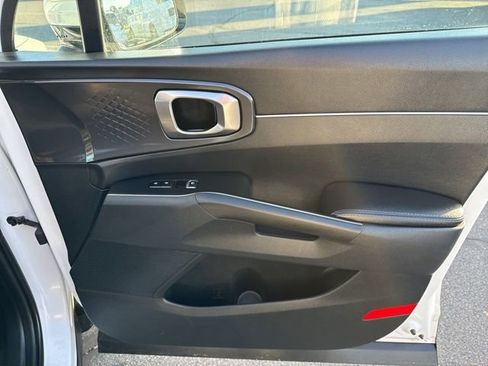 Used 2023 Kia Sorento LX image 48