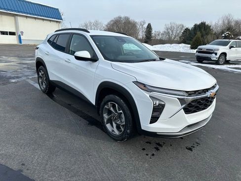 New 2026 Chevrolet Trax LT w/ LT Convenience Package image 3