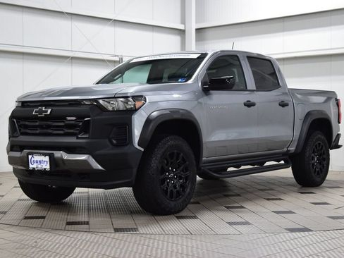 Used 2024 Chevrolet Colorado Trail Boss w/ Technology Package AWD/4WD image 3