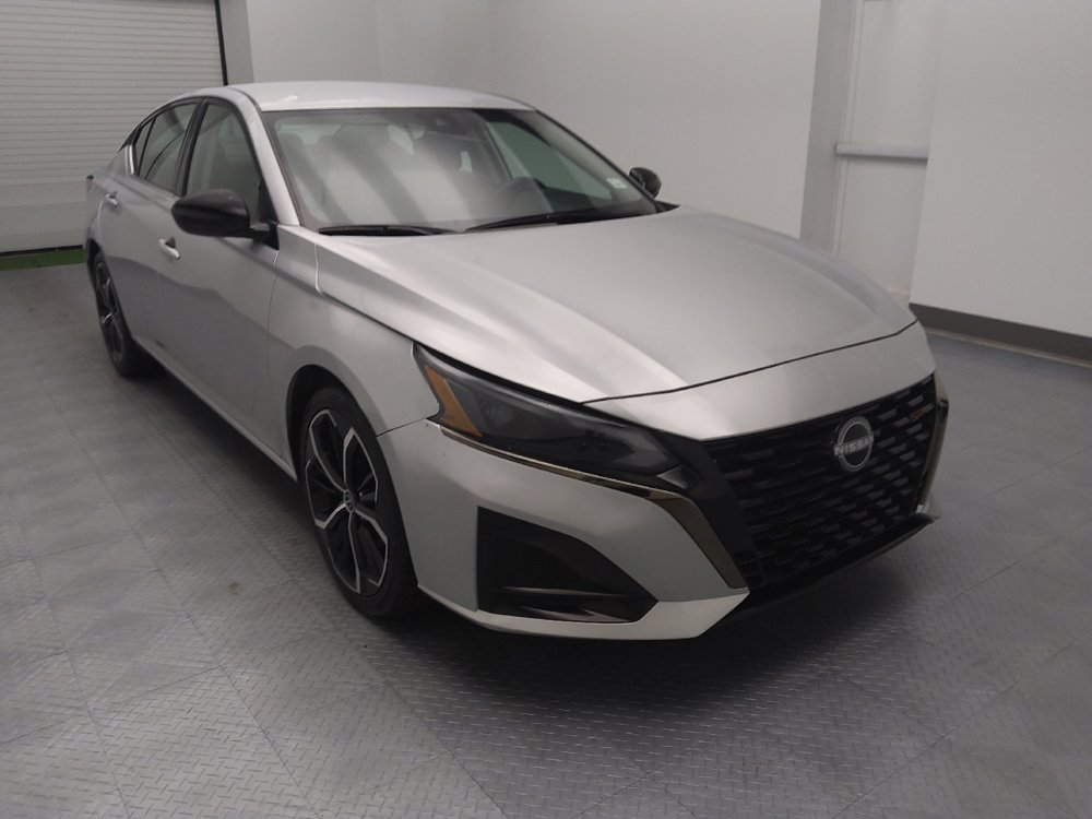 Used 2025 Nissan Altima 2.5 SR FWD image 13