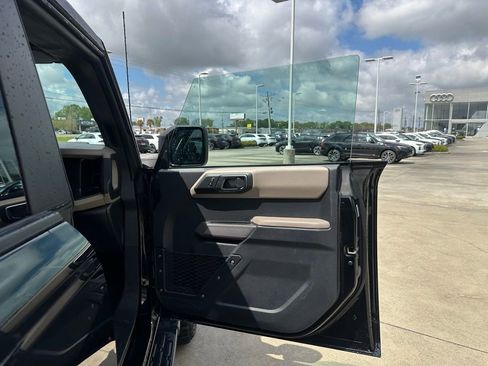 Used 2023 Ford Bronco Wildtrak image 30