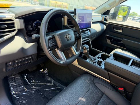 Used 2024 Toyota Tundra Limited AWD/4WD image 34
