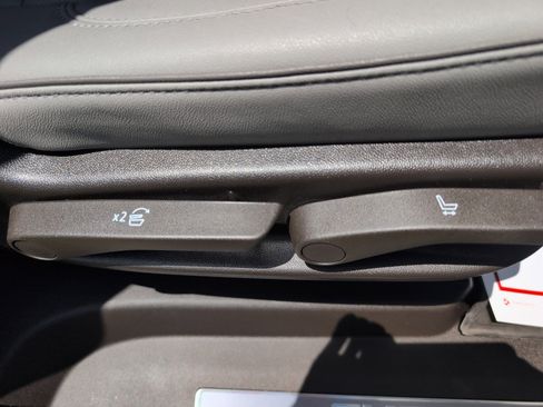 Used 2023 GMC Yukon XL SLT w/ SLT Luxury Package image 12