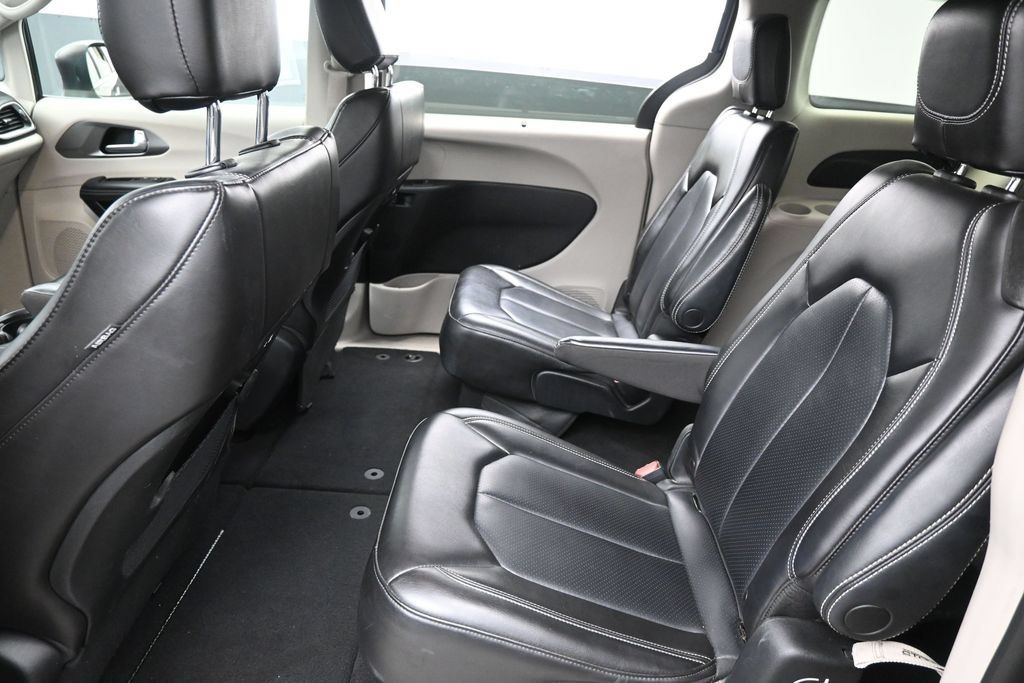 Used 2023 Chrysler Pacifica Touring-L FWD image 25