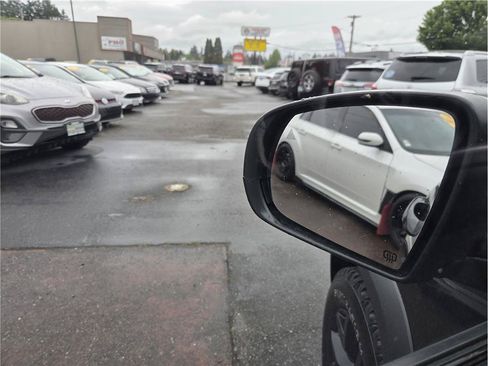 Used 2018 Jeep Cherokee Trailhawk AWD/4WD image 13